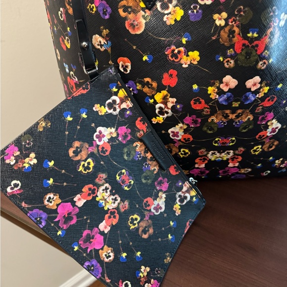 Genuine Givenchy tote with pouch - Picture 5 of 5